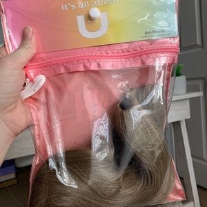 Inh 22in U Clip in Ash blonde